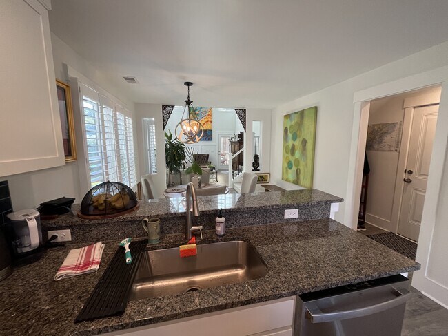 Building Photo - 16 Old Stoney Ln