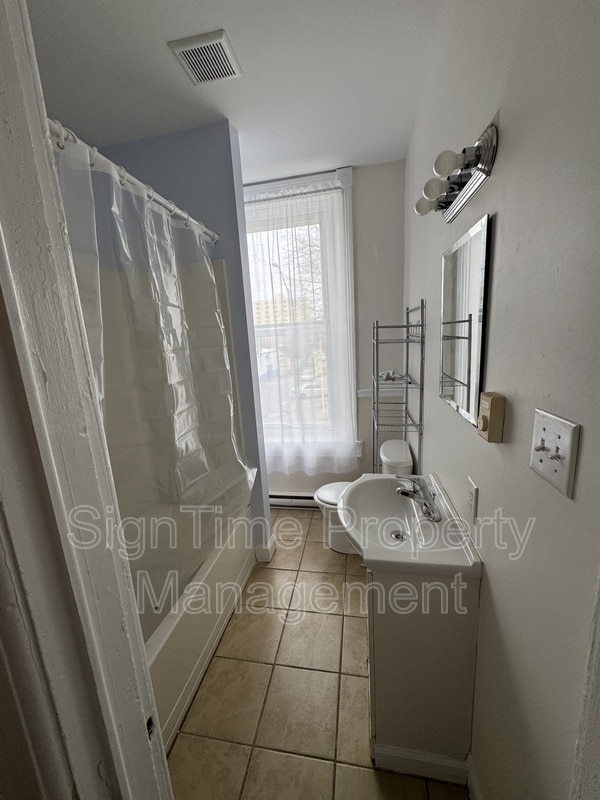 Building Photo - 42 E Franklin St