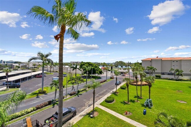 Building Photo - 7400 Sun Island Dr S