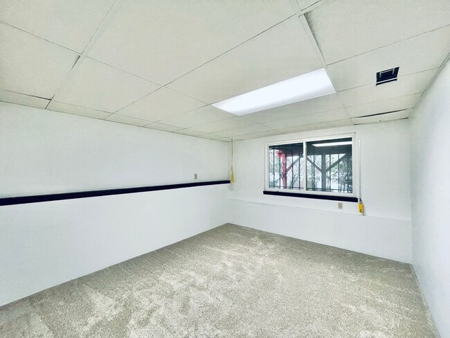 Building Photo - Tranquil House on Quiet South Delridge Street!