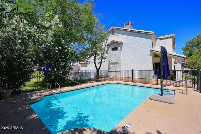 Building Photo - 4805 E Kachina Trail
