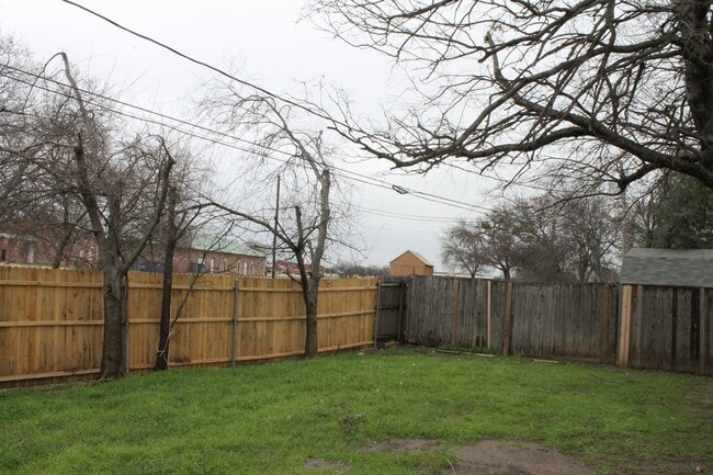 Building Photo - 6409 Macarthur Dr