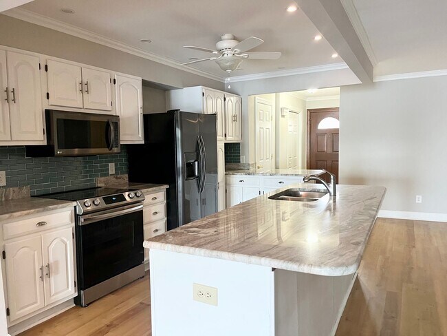 Building Photo - 110 N Water St