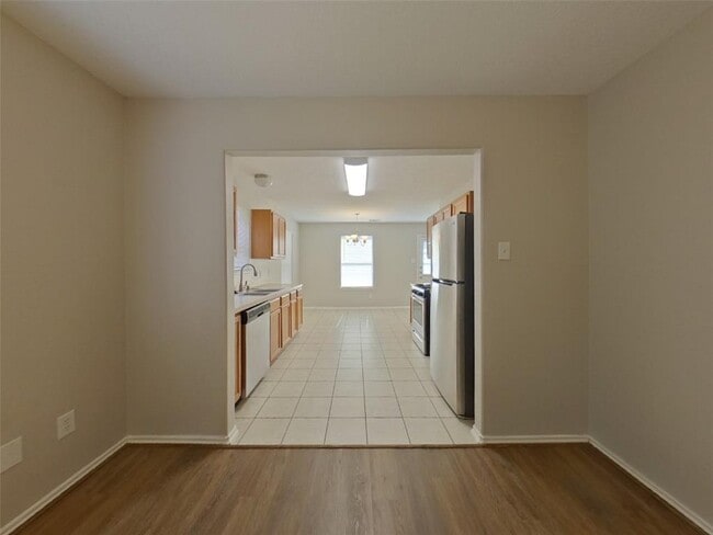 Building Photo - 33107 Cottonwood Bend
