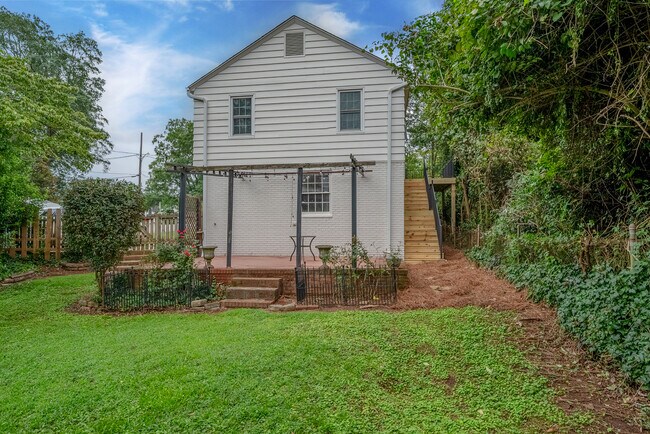 Building Photo - 114 Newman St