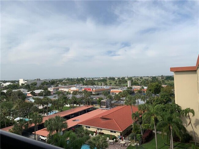 Building Photo - 2350 NE 14th Street Causeway