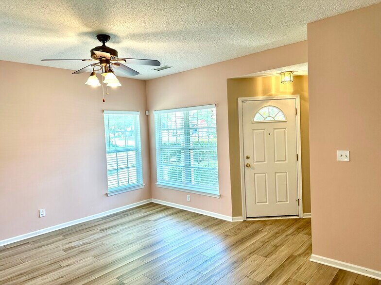 Building Photo - 3129 Summerfield Ridge Ln