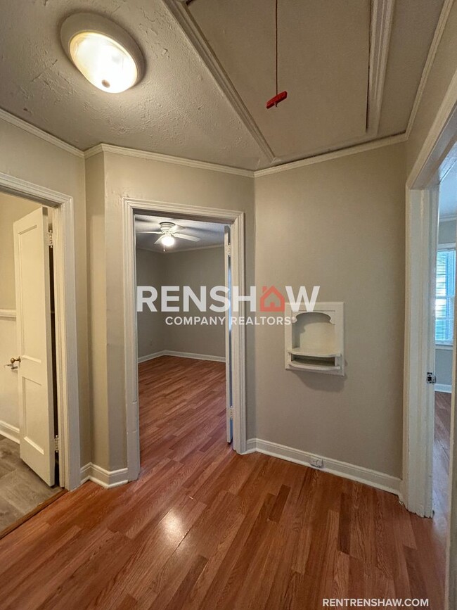 Building Photo - Move In Ready 2 Bed / 1 Bath - Dont Miss O...