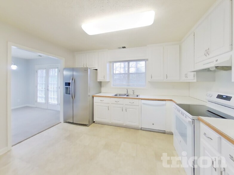 Building Photo - 3935 Piper Glen Dr NE