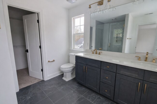 Building Photo - Beautiful 3BR 2.5BA Home in Statesville • 2 Car Garagge Tours