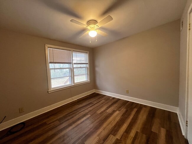 Building Photo - 571 Whitehead Rd