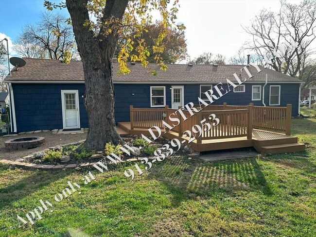 Building Photo - Fantastic 4 bed 2.5 Bath Overland Park Ran...