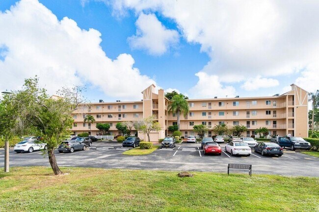 Building Photo - 6795 Huntington Ln