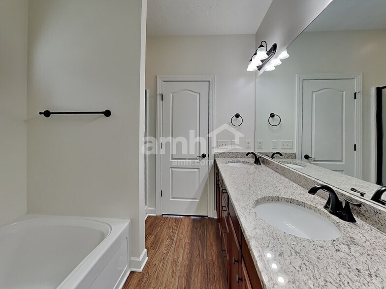 Building Photo - 6457 Sunnywood Dr
