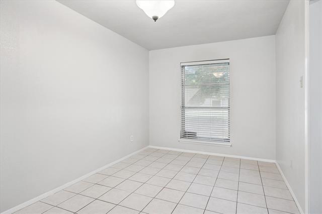 Building Photo - 201 Valley View Dr N