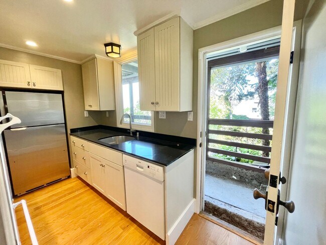 Building Photo - Castro/ Eureka Valley Full Floor Remodeled Victorian Condo in a Garden Setting - PROGRESSIVE