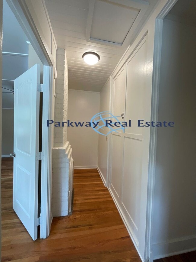 Building Photo - Charming 3 Bedroom House in East Alpine