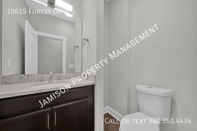 Building Photo - 10615 Forest Dr