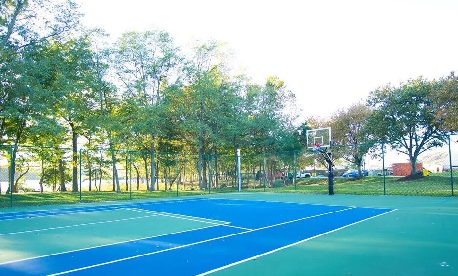 Community Tennis court - 7827 Hidden Creek Way