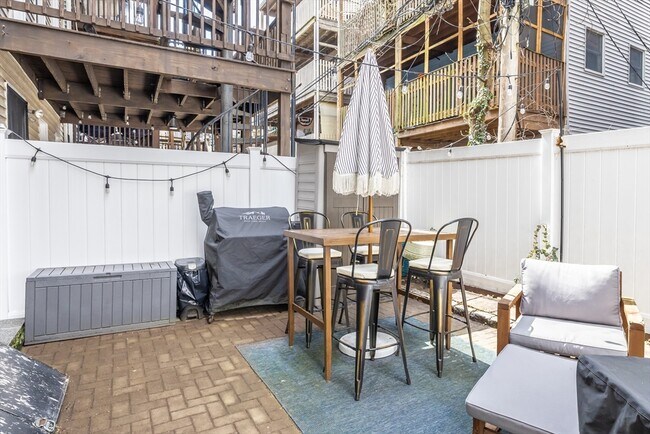 Building Photo - 171 H St