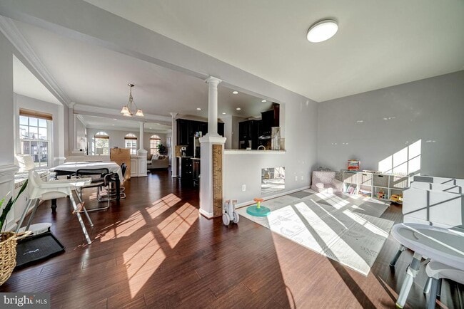 Building Photo - 25850 Clairmont Manor Square