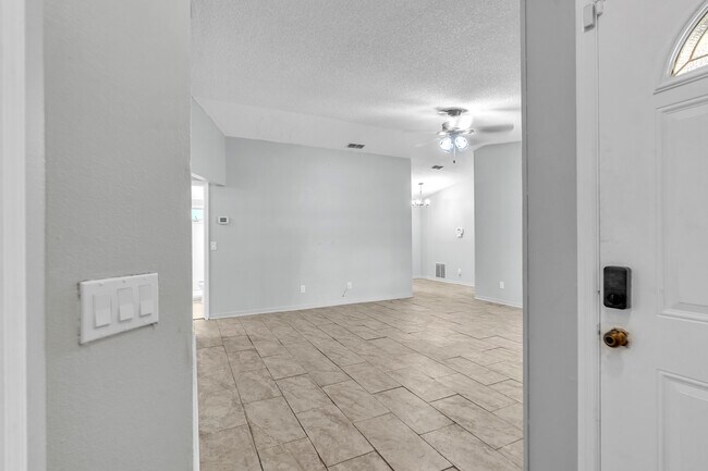 Building Photo - 3004 Sugar Bear Trail