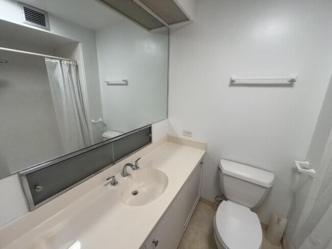 Building Photo - 1212 Punahou St