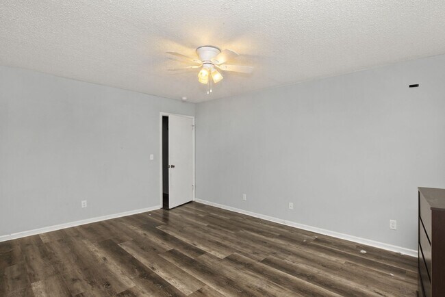 Building Photo - 1009 Stonegate Dr