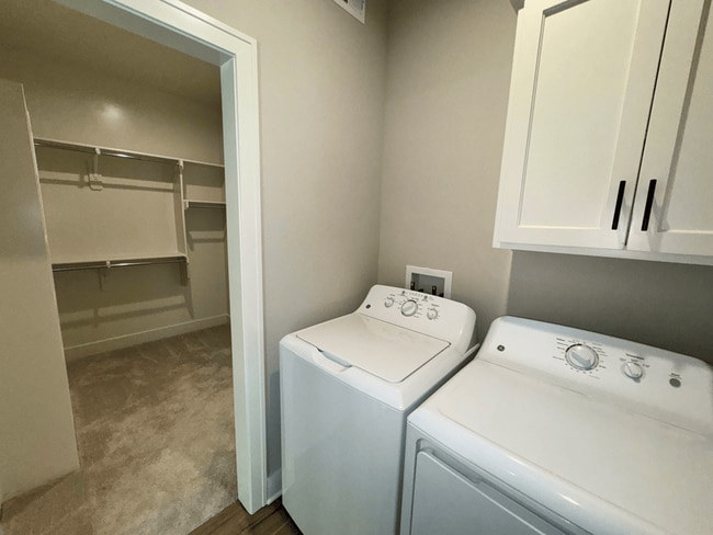 Building Photo - 1439 SW Winthrop Dr