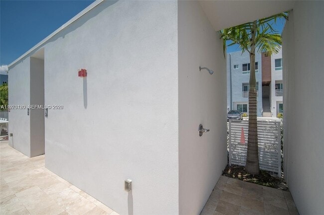 Building Photo - 2561 NE 193rd St