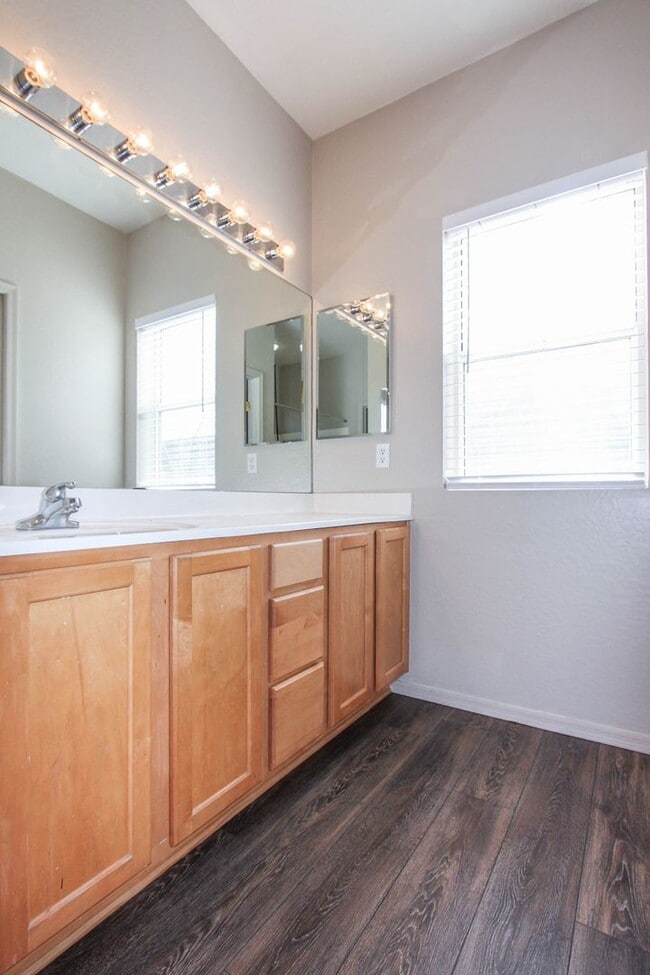 Building Photo - MOVE IN SPECIAL - 3 Bedroom Home in Quailwood