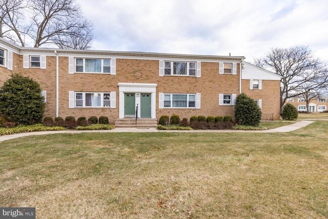 Building Photo - 187 Evergreen Rd