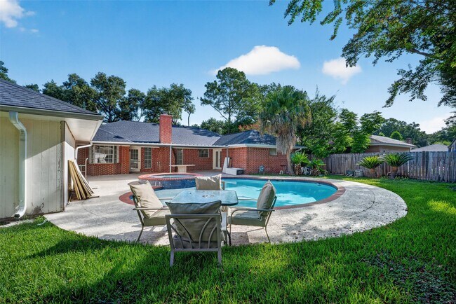 Building Photo - 3910 Chile Dr