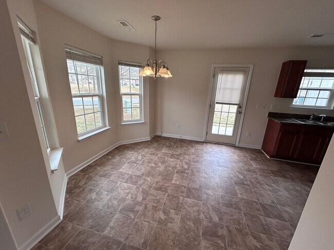 Building Photo - Coming Soon! 3/2.5 High Point Townhome, just north of town near N Main St & I-74