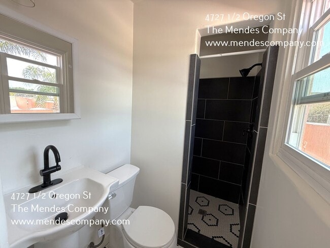 Building Photo - 4727 1/2 Oregon St.-