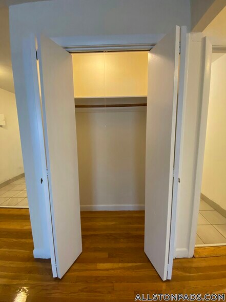 Building Photo - 84 Gardner St