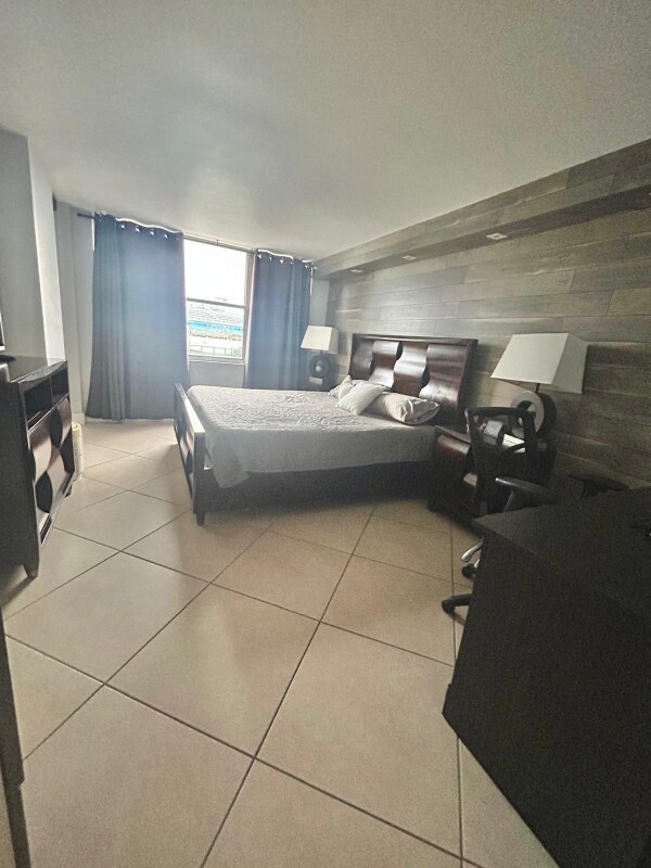 Building Photo - 6039 Collins Ave