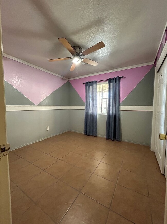 Building Photo - Take a look at this charming single family...