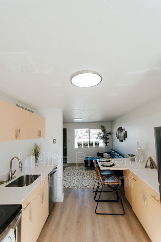 Building Photo - 425 S 600 W