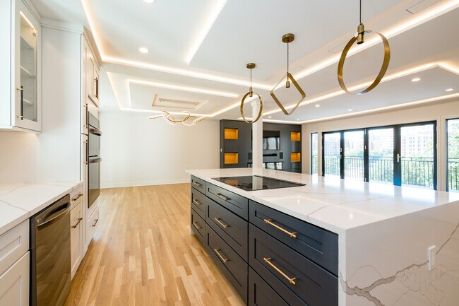 Building Photo - 611 W 49th St