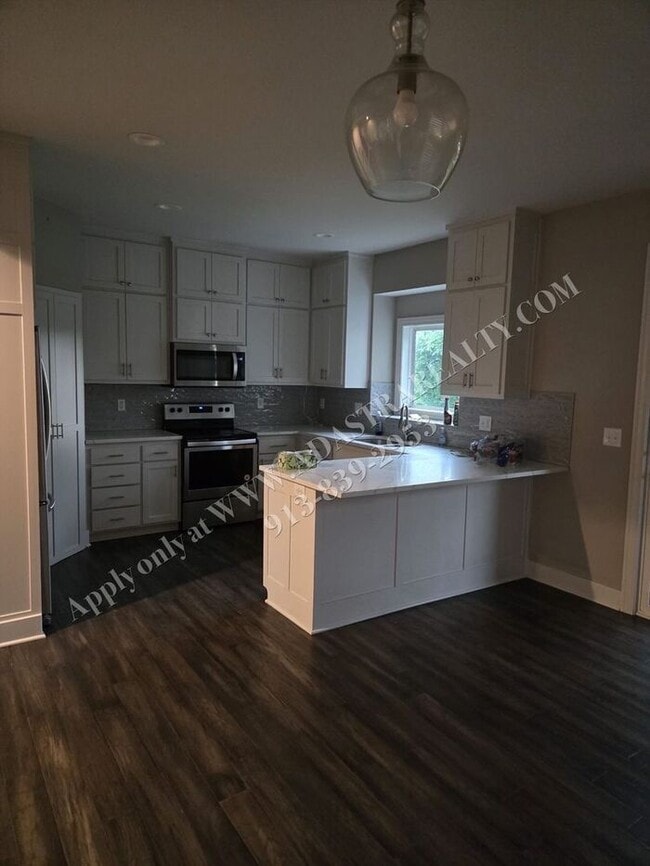 Building Photo - Beautiful Like New Townhome in De Soto-Coming SOON!!