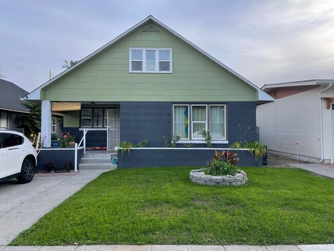 Building Photo - Furnished 1 Bedroom 1 Bath Basement Unit-No Pets-Single Occupancy -NO SMOKING