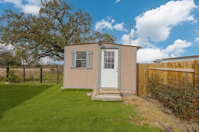 Building Photo - 307 Lnb St