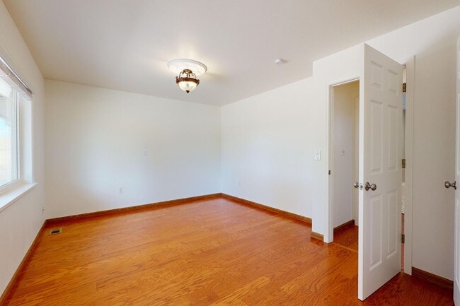 Building Photo - Farmhouse - Showings now Available