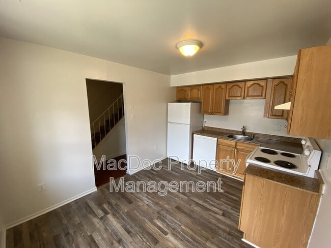 Building Photo - 14674 Pinon Ct