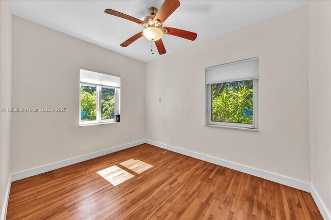 Building Photo - 7341 SW 64th Ct