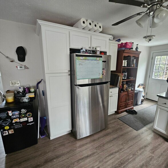 Building Photo - 137B Highrock Rd