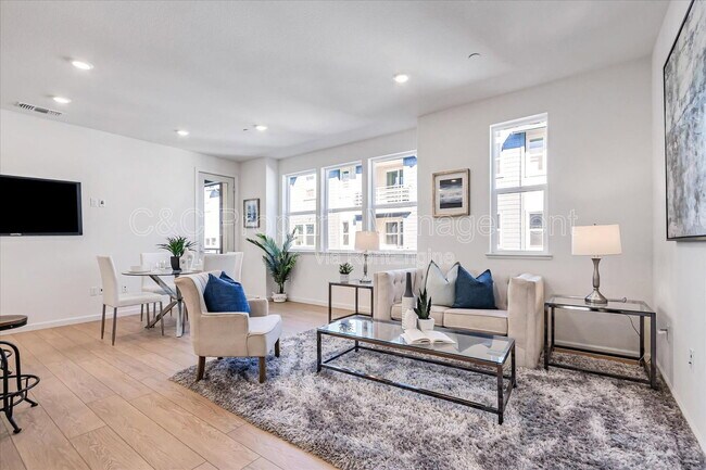 Building Photo - 379 Lundy Pl