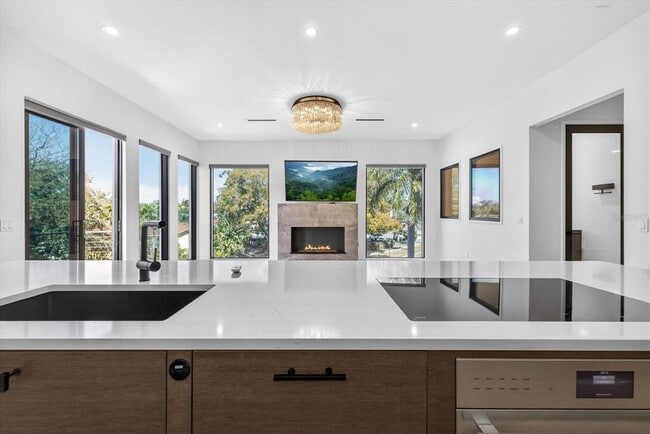 Building Photo - 94 W Davis Blvd