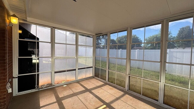 Building Photo - Single Family Home For Rent